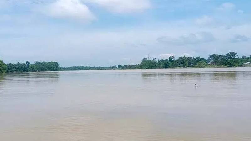 ভারী বৃষ্টিতে দুই জেলার নিম্নাঞ্চল প্লাবিত হওয়ার শঙ্কা