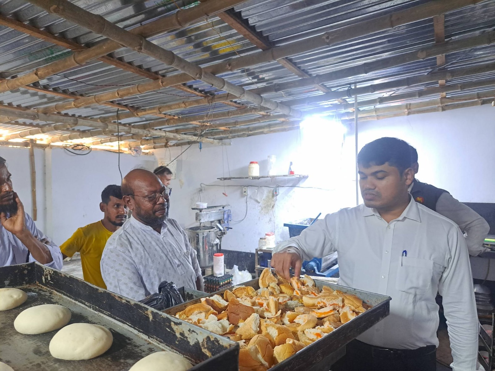 মেয়াদোত্তীর্ণ বিস্কুট পুনর্ব্যবহার, জরিমানা ১ লাখ