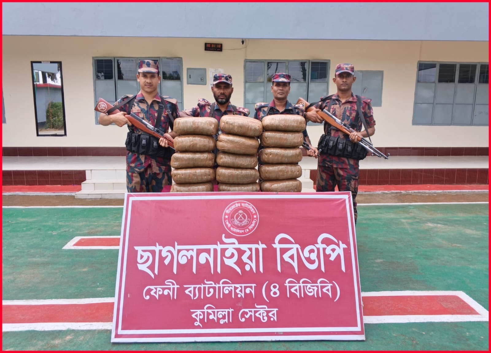 ফেনীতে যৌথ তৎপরতায়  ভারতীয় শাড়ি-লেহেঙ্গা ও গাঁজা উদ্ধার