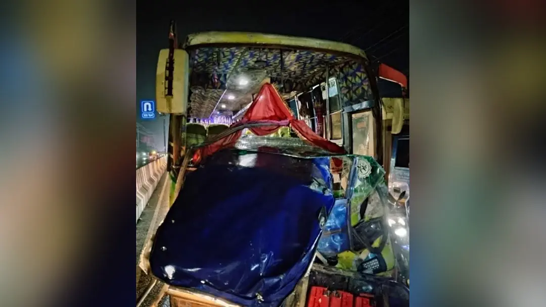 কুমিল্লায় যাত্রীবাহী বাস-অটোরিকশার সংঘর্ষ, নিহত ৩