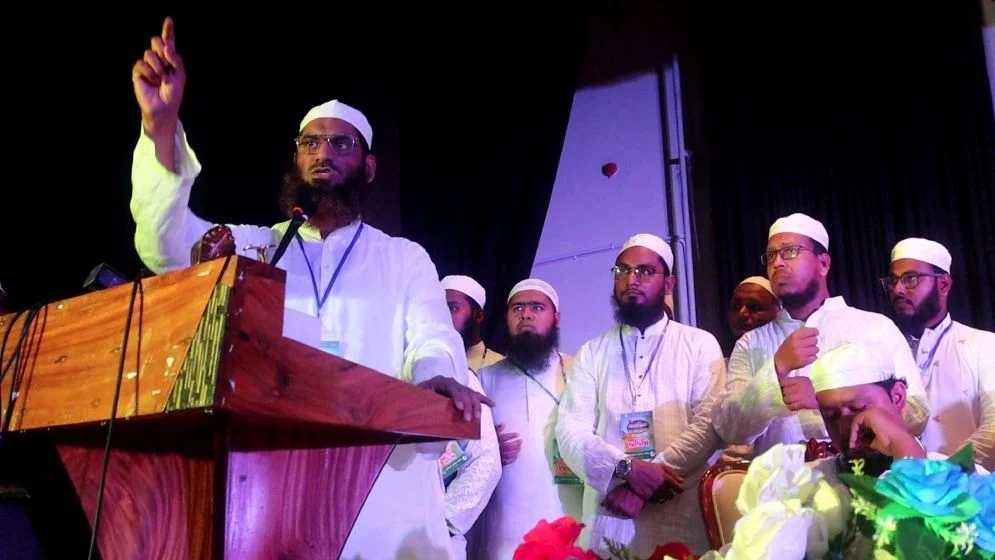 প্রধানমন্ত্রীর হাতে সব ক্ষমতা না রেখে দপ্তরগুলোকে ভাগ করে দিতে হবে: মামুনুল হক