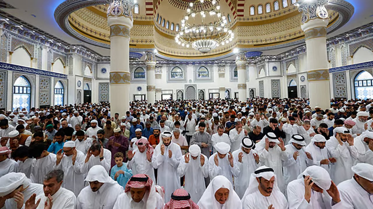 আমিরাতে ঈদের নামাজ মসজিদের ভেতরে আদায়ের নির্দেশ