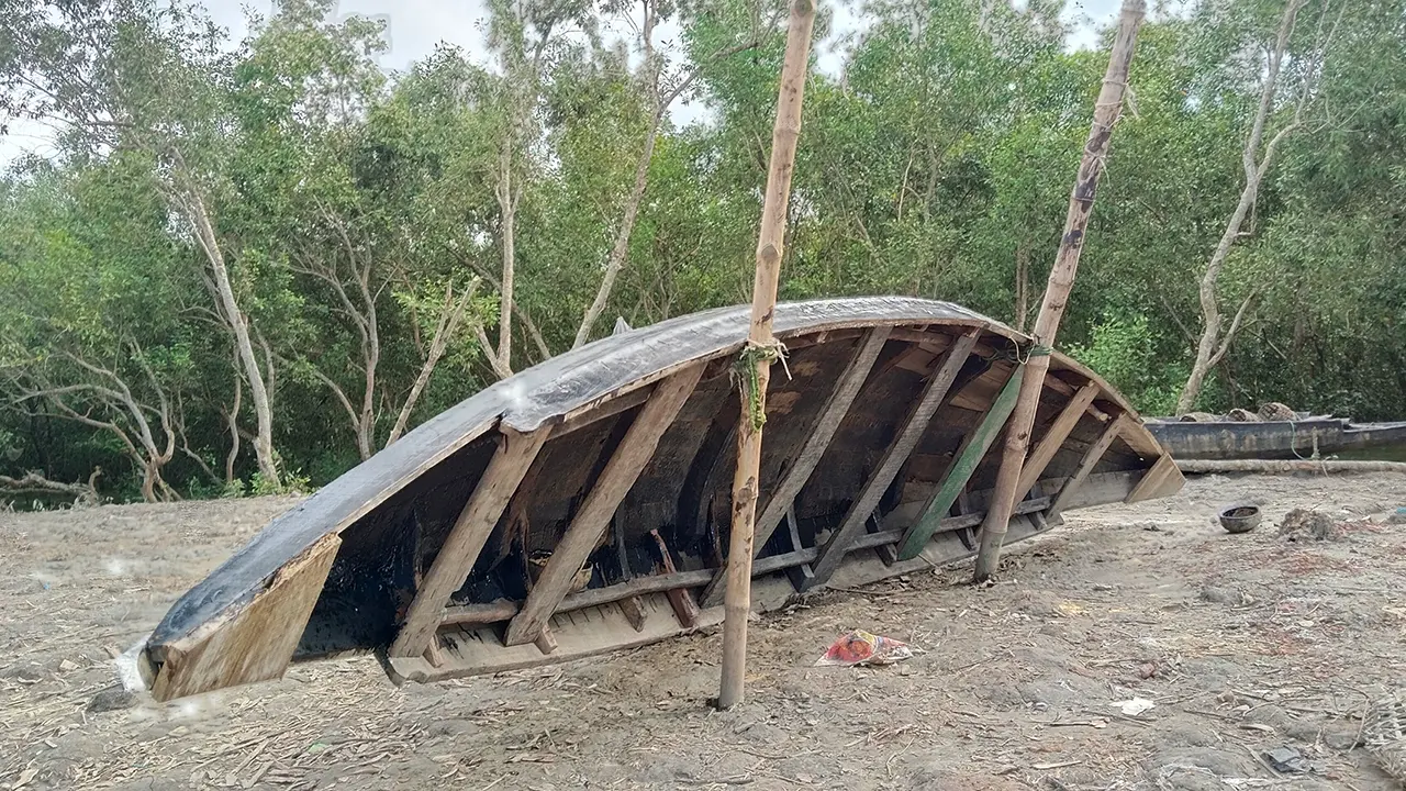 সুন্দরবন খোলার অপেক্ষায় জেলেরা, ঋণের বোঝার সঙ্গে জলদস্যু আতঙ্ক