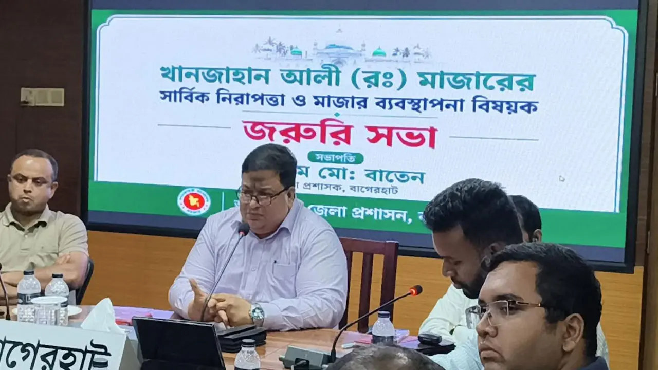 খানজাহান আলী মাজারের দীঘি থেকে কুমির সরানোর সিদ্ধান্ত