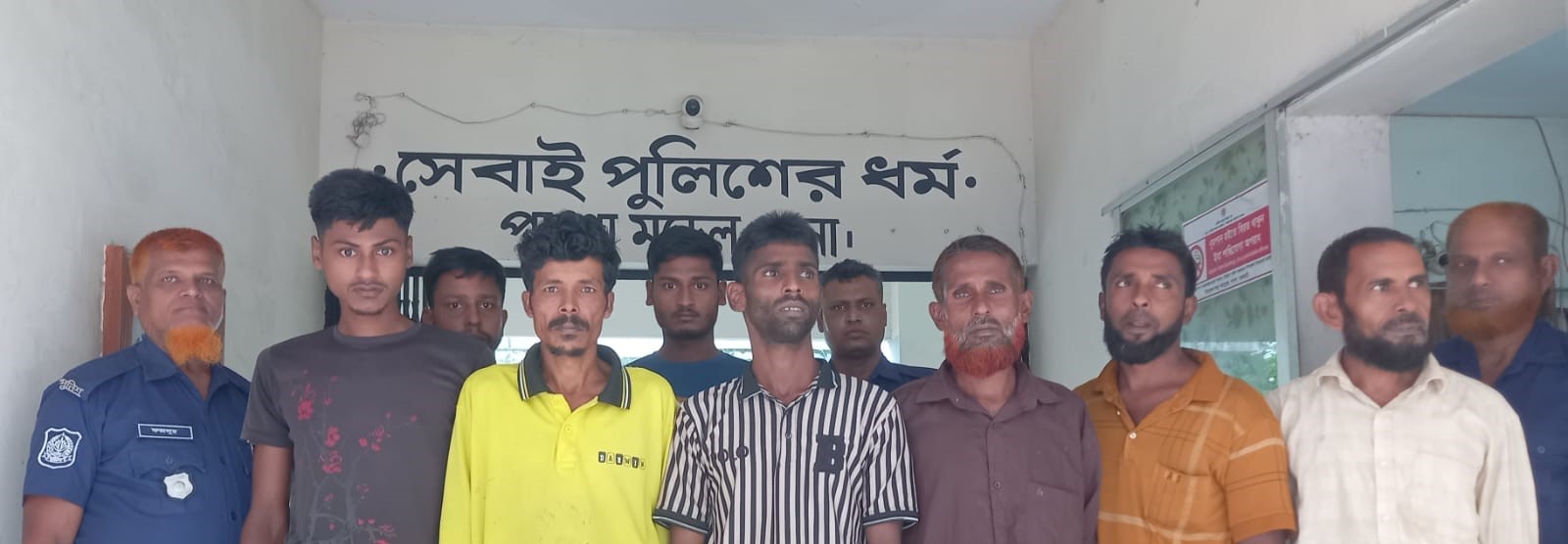 কুরআন শরীফ পুরানোর অপরাধে যুবক গ্রেফতার