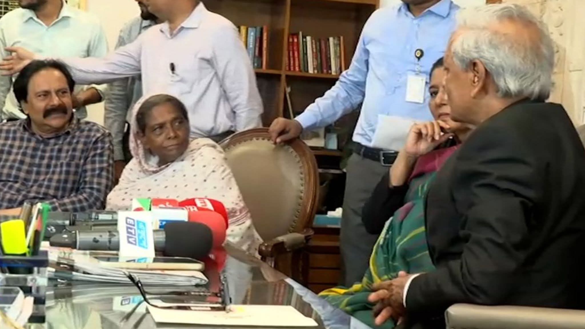 ফরিদপুরে ভাইরাল লাইলী খালাকে ৩ লক্ষ্য টাকা অনুদান সরকারের