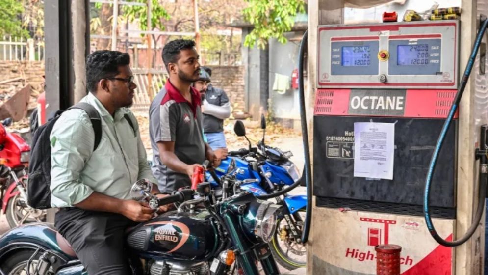 ইরান যুদ্ধের প্রভাব: নড়বড়ে বিশ্ব অর্থনীতি, চাপে বাংলাদেশসহ উন্নয়নশীল দেশ