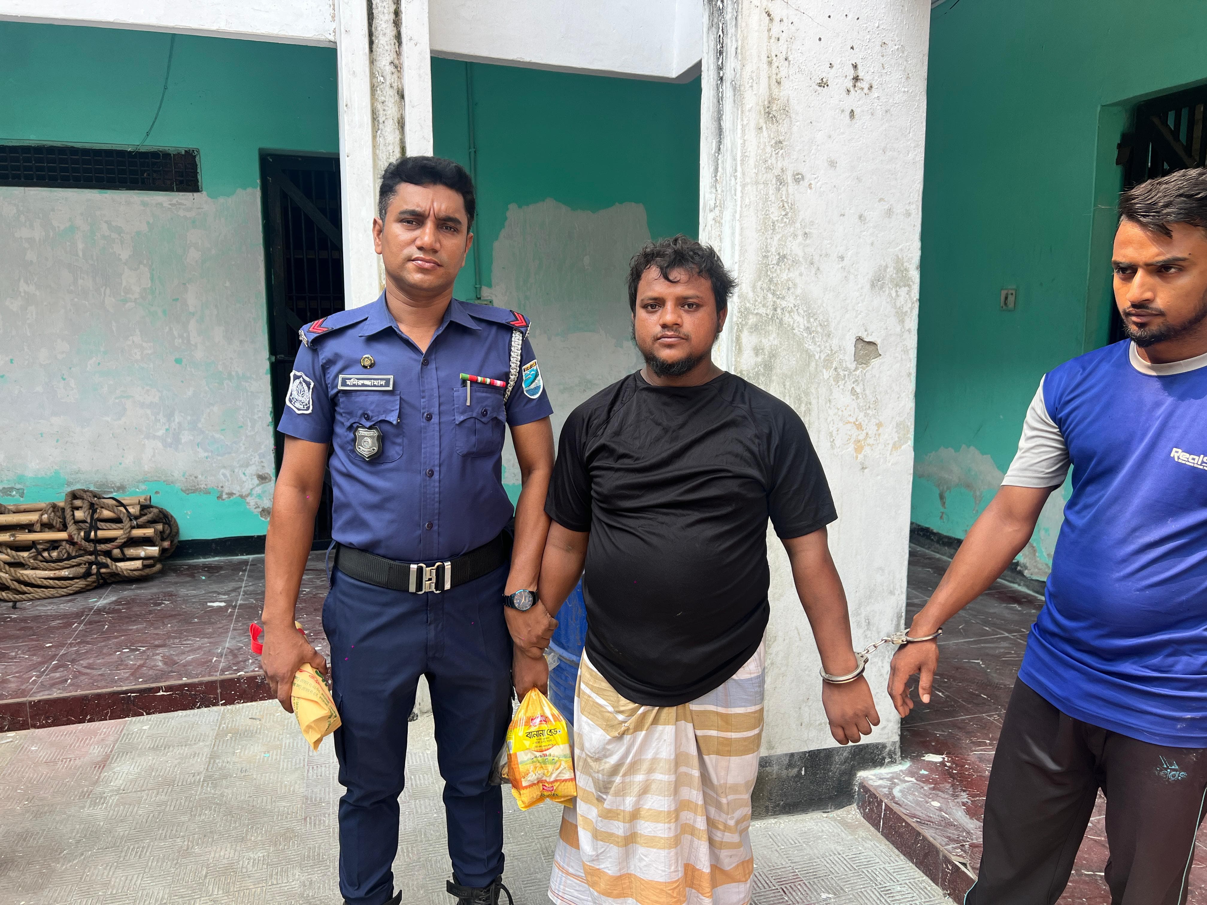 ধামরাইয়ে চানাচুর কিনে দেয়ার প্রলোভন দেখিয়ে