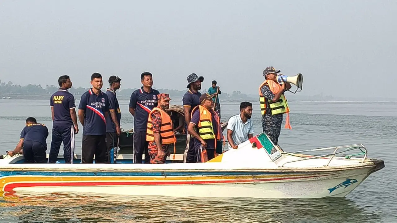 দৌলতদিয়ায় তৃতীয় দিনের মতো উদ্ধার অভিযান শুরু