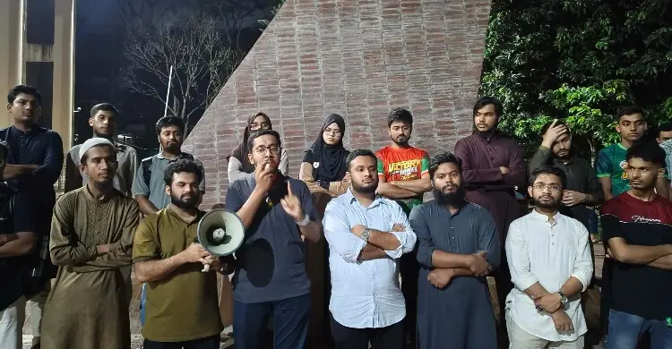 সরকারি চাকরিতে ভাইভার নম্বর বৃদ্ধির প্রতিবাদে জবি শিক্ষার্থীদের বিক্ষোভ