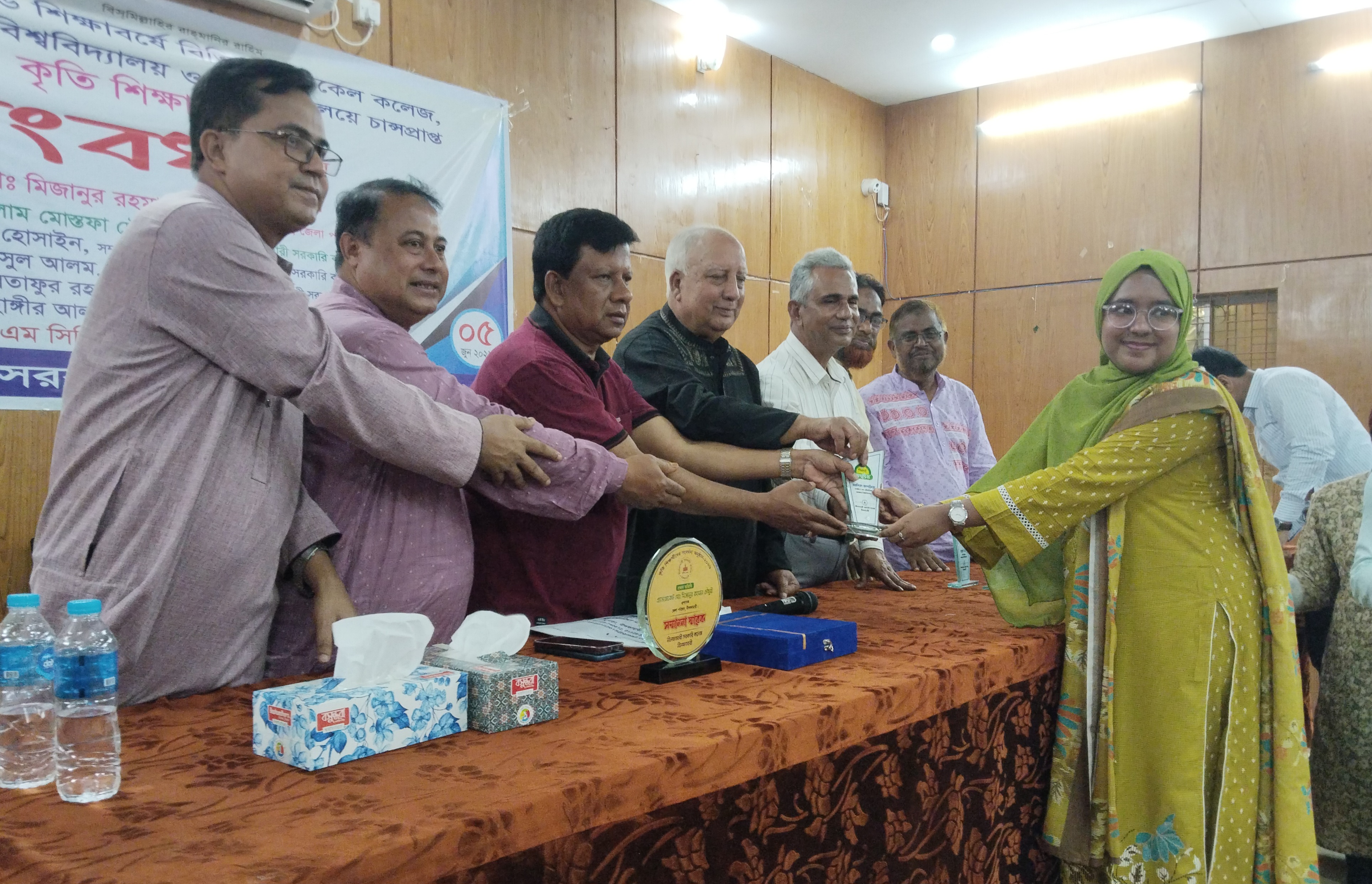 নীলফামারী সরকারি কলেজের কৃতি শিক্ষার্থীদের সংবর্ধনা প্রদান